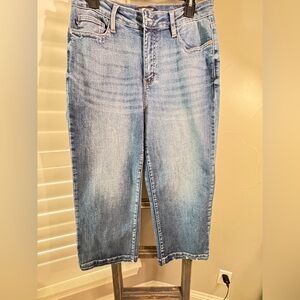 Judy Blue Light Wash wide legged  Jeans size 11/30